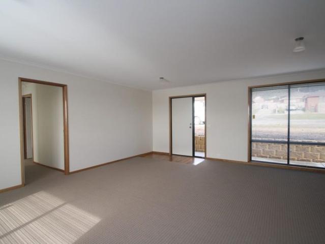 Unfurnished Modern 3 Bedroom Home in Convenient Chigwell Location