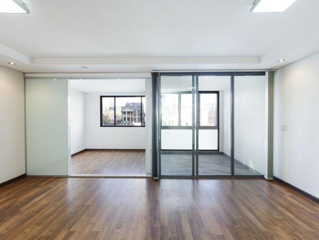 Unfurnished modern apartment in 'Rococo' building