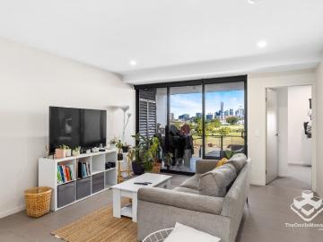 Unfurnished Modern Apartment with Brisbane City View