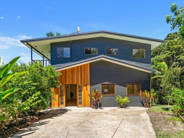 UNFURNISHED MULTI LEVEL HOME IN THE RAINFOREST!