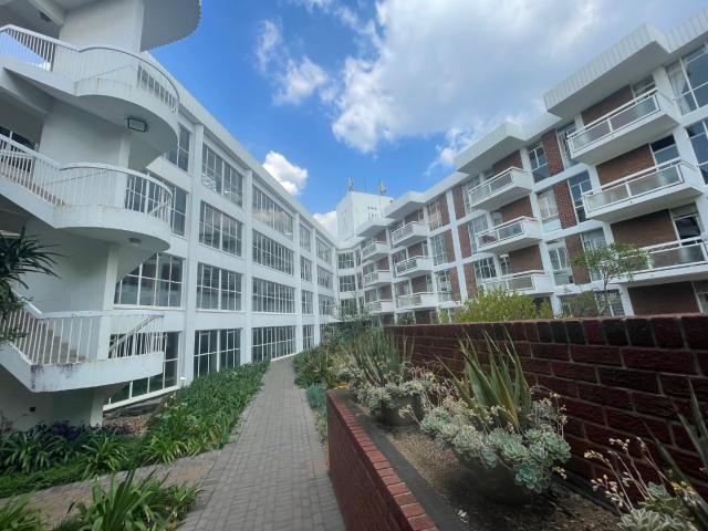 UNFURNISHED ONE BEDROOM 3RD FLOOR LIFT