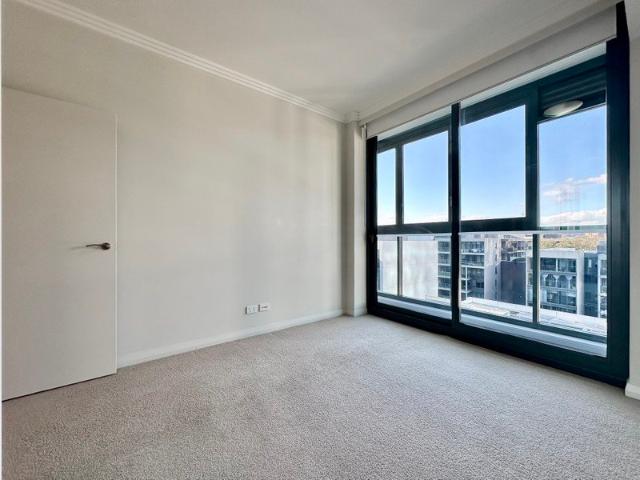 Unfurnished One Bedroom apartment with only meters away from the Bennelong Bridge which links both Wentworth Point and Rhodes together