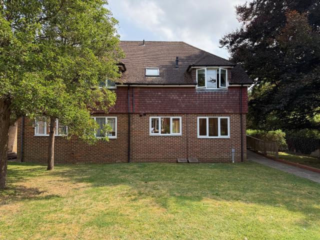Unfurnished One Bedroom Apartment to Let in Godalming