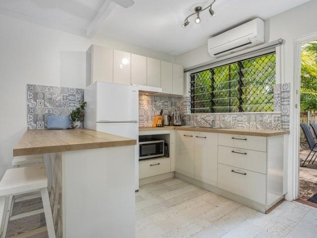 Unfurnished Palm Cove Apartment Moments from the Beach