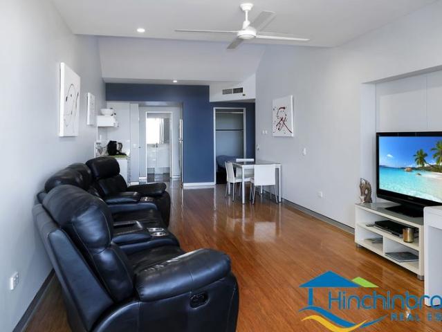 Unfurnished Penthouse Apartment with Marina Views & Private Rooftop Terrace