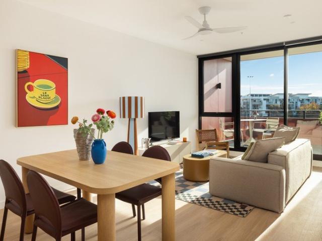 Unfurnished pet friendly 1 bedroom apartment with open living space and appliances included | Up to 4 weeks rent free