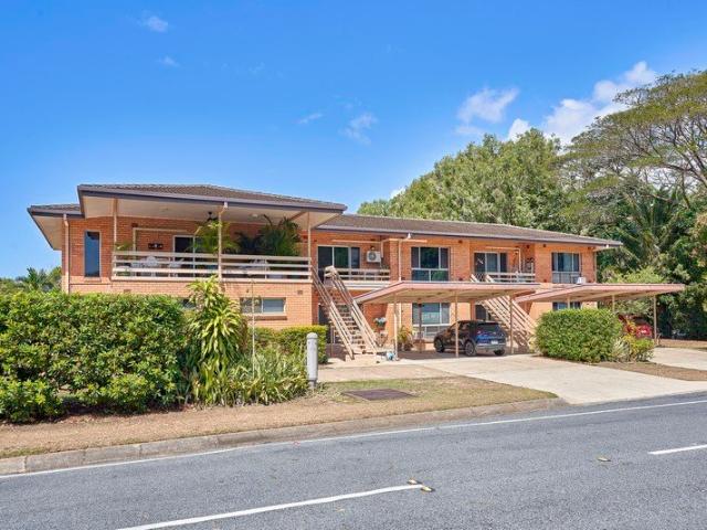 UNFURNISHED RENOVATED 2 BEDROOM UNIT A STONES THROW FROM THE BEACH!