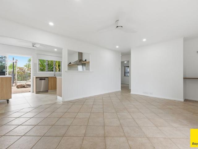 UNFURNISHED RENOVATED HOME IN HOLLOWAYS BEACH!