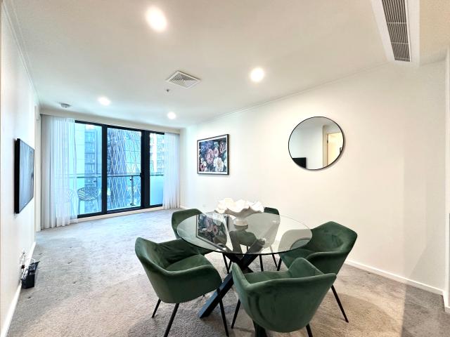 UNFURNISHED SPACIOUS TWO BEDROOM ONE CARPARK APARTMENT LOCATED IN SOUTHBANK ONE SOUTHBANK!