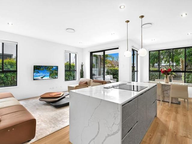 Unfurnished – Spacious Contemporary Home in a Prime Location