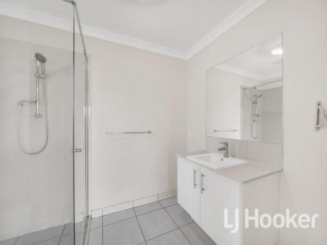 Unfurnished! Spacious Family Home with Modern Comfort in a Convenient Wyndham Vale Location