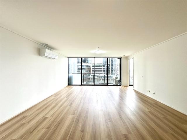 UNFURNISHED SPACIOUS FLOOROARD THREE BEDROOM APARTMENT LOCATED IN VICTORIA TOWER SOUTHBANK !