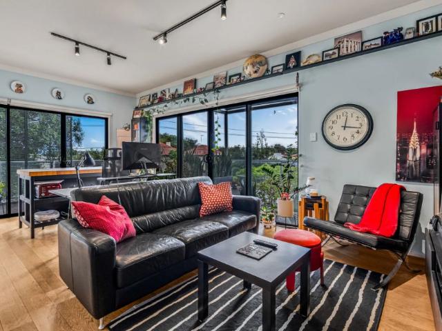 Unfurnished Spacious Inner City Apartment