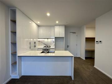 UNFURNISHED SPACIOUS ONE BEDROOM APARTMENT LOCATED IN HEART OF SOUTHBANK