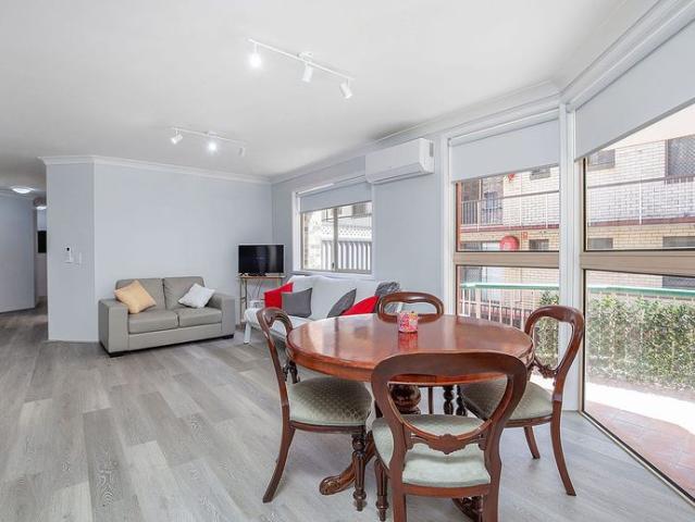 UNFURNISHED Spacious Renovated 2 Bedroom + Home office + 2 Bathroom Apartment in Southport