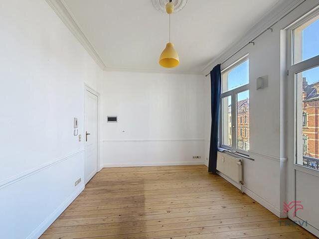 Unfurnished studio, ideally located