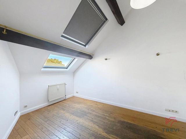Unfurnished studio, ideally located