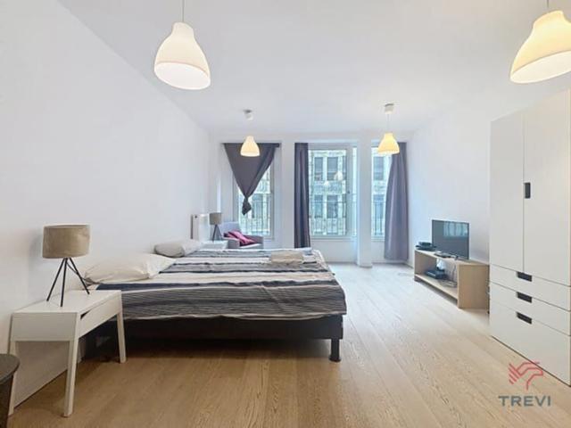 UNFURNISHED studio + parking