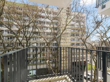 Unfurnished studio with a fitted kitchen in Lichtenberg