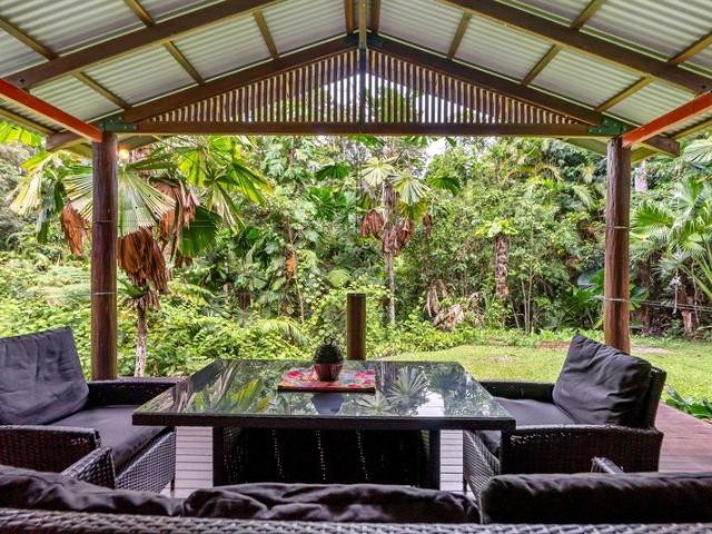 UNFURNISHED STUNNING HOME IN THE HEART OF THE RAINFOREST!