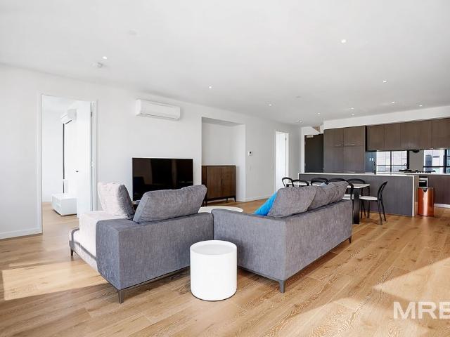 Unfurnished Stunning penthouse in one of Melbourne's most luxurious developments
