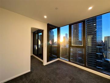 UNFURNISHED STYLISH ONE BEDROOM APARTMENT LOCATED IN HEART OF SOUTHBANK