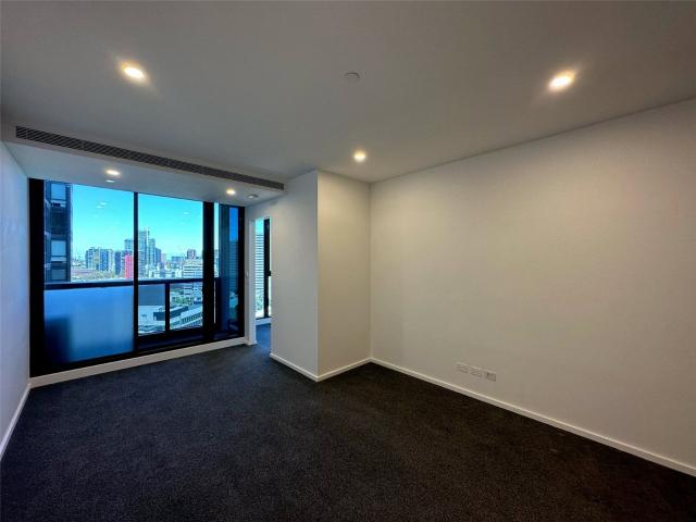 UNFURNISHED STYLISH ONE BEDROOM APARTMENT LOCATED IN THE HEART OF SOUTHBANK
