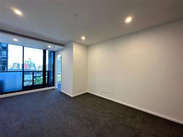 UNFURNISHED STYLISH ONE BEDROOM APARTMENT LOCATED IN THE HEART OF SOUTHBANK