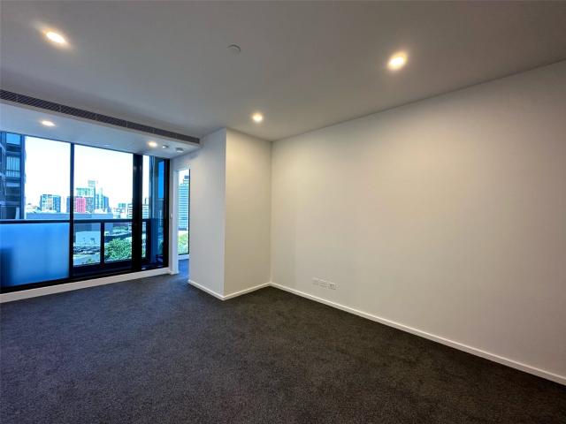 UNFURNISHED STYLISH ONE BEDROOM APARTMENT LOCATED IN THE HEART OF SOUTHBANK