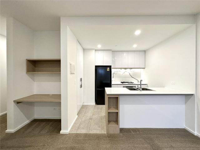 UNFURNISHED STYLISH ONE BEDROOM APARTMENT LOCATED IN THE HEART OF SOUTHBANK