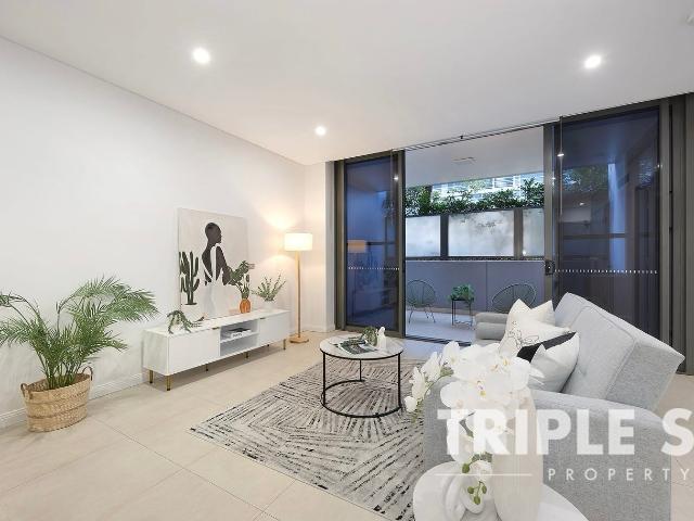 Unfurnished Sun Drenched 1 Bed with Oversized Living Space, Private Courtyard & Large Study