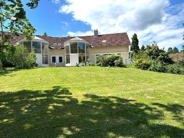 UNGARN/Köszegszerdahely: Moderne Villa an der Grenze zu Österreich mit Tiefgarage u. Wellnessbereich auf 6000m²Grund in sonniger Ruhelage!