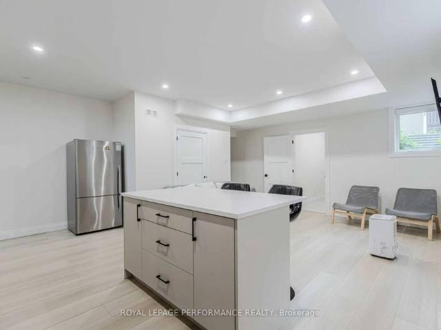 Unit B 819 Aaron Avenue, Ottawa