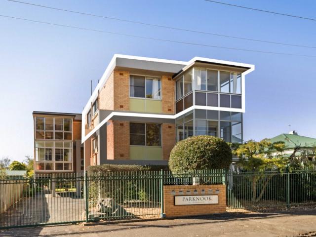 Unit For Lease 4/33 35 Godsall Street, East Toowoomba QLD 4350