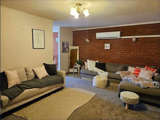 UNIT FOR RENT – 1/8 LEARMONTH STREET, CHARLTON