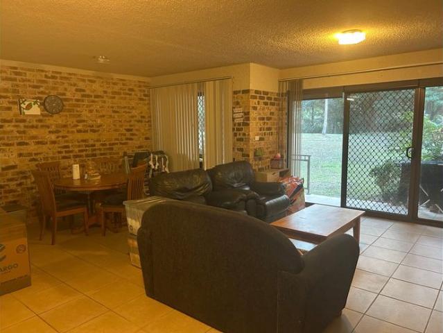 Unit in Bay Parklands 150m to Little Beach!