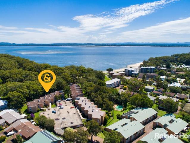 Unit in Bay Parklands 150m to Little Beach!