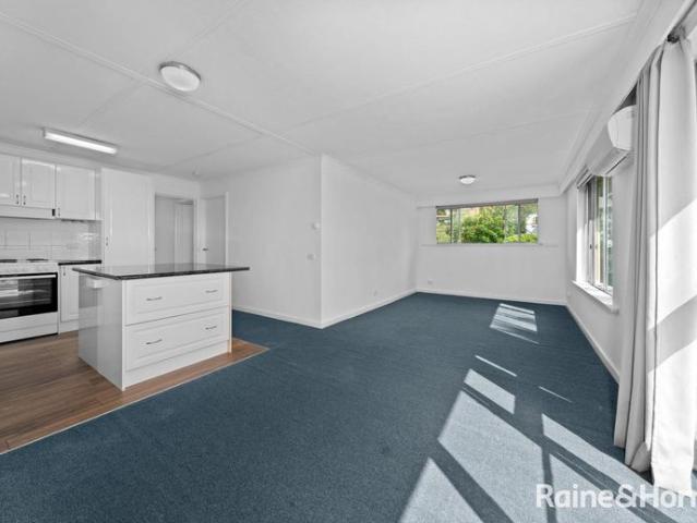 Unit In Central & Quiet Location