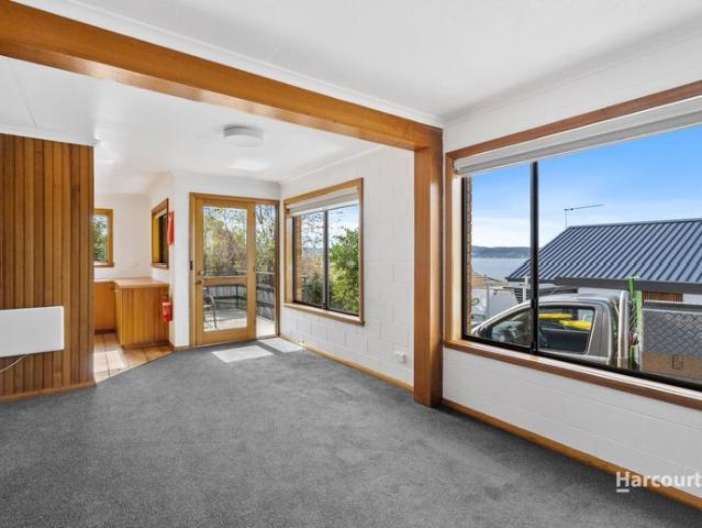 Unit in Excellent Location