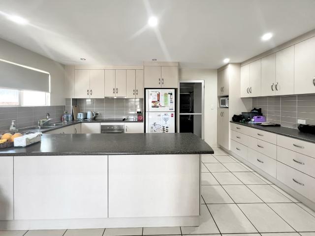 Unit in the heart of queens beach