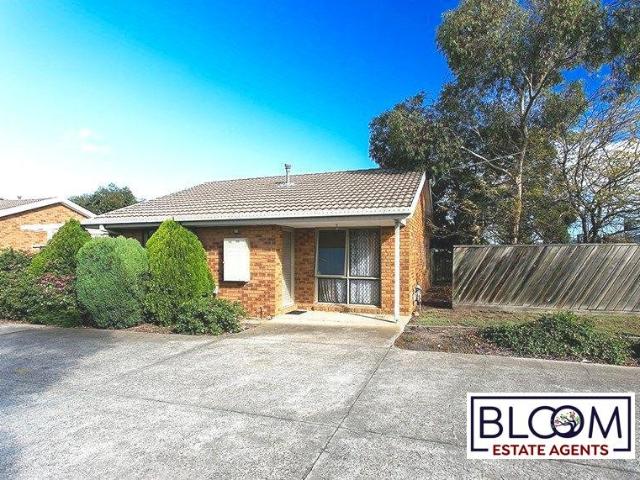 Unit Just Steps from Werribee Plaza