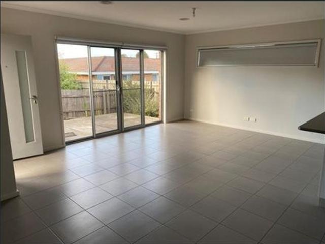 UNIT LOCATED CLOSE TO CBD