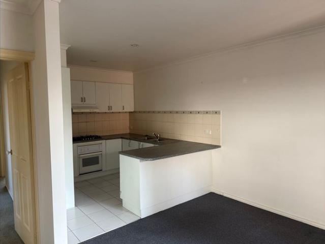 Two Bedroom Unit in Convenient Greensborough Location