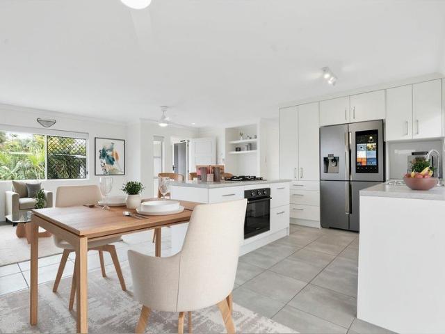Unit With Private Pool Walk To Beach