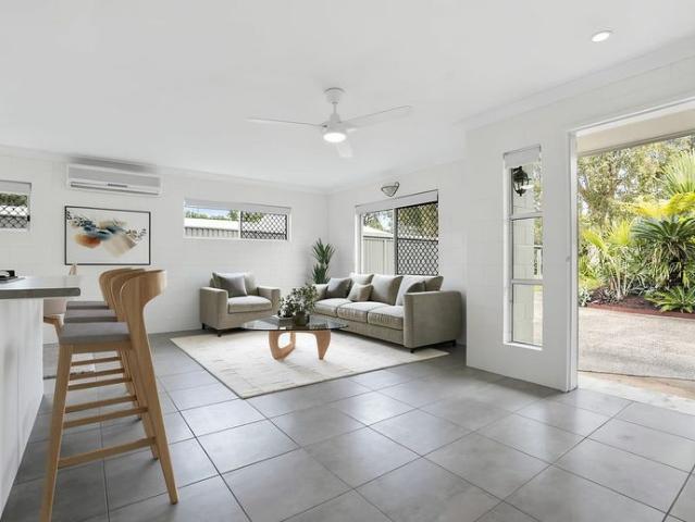 Unit With Private Pool Walk To Beach