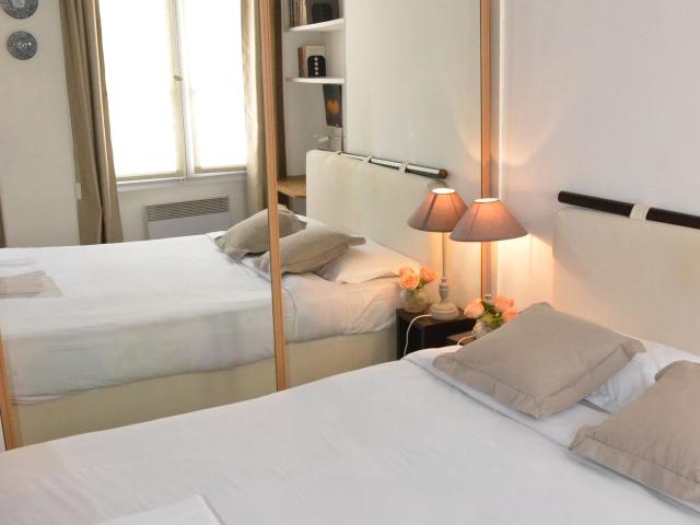 Unit 004 Saint Michel harpe 1 bedroom apartment, Paris Amsterdam Apartments for Rent