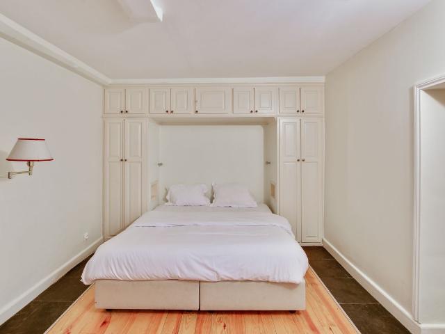 Unit 008 Saint Germain des Près Bac 1 bedroom 3 pax, Paris Amsterdam Apartments for Rent
