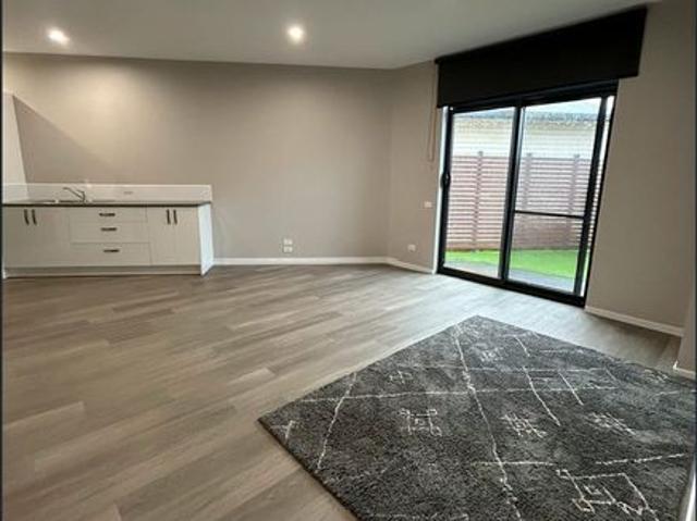 Unit 1/1 Montagu Road