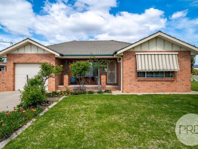 Unit 1 6 Bamarook Crescent, Glenfield Park