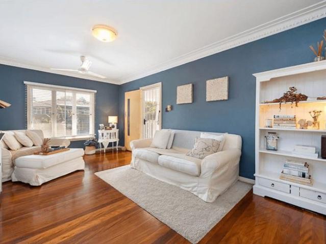 Unit 1 upper level Prime Holland Park Living – Spacious 3 Bedroom Home WATER, YARD MAINTENANCE & WIFI INCLUDED!